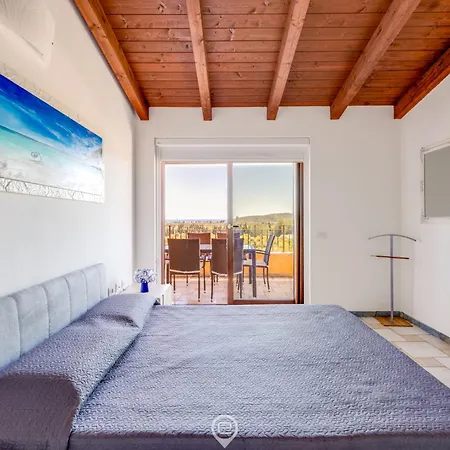 House Stella Charm *